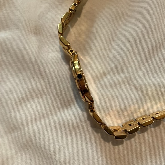 Vintage Fendi gold watch. - Picture 4 of 5